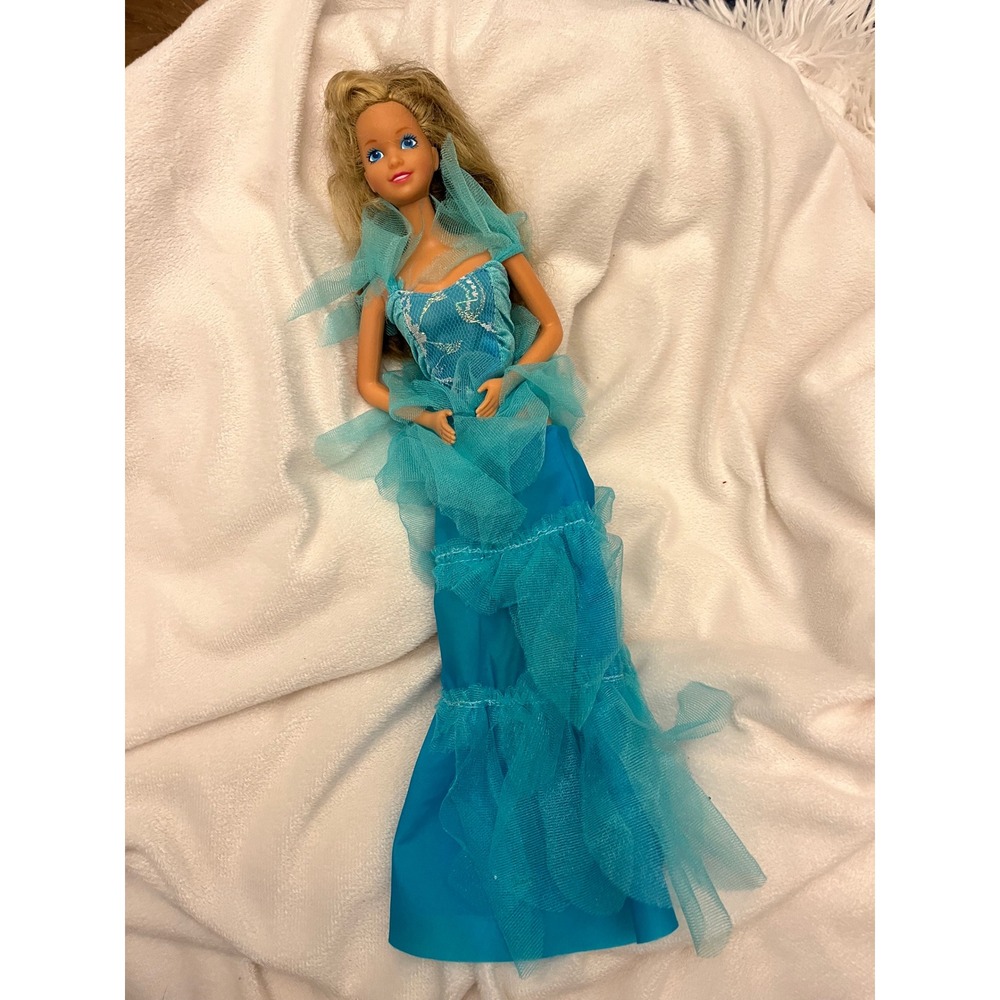Vintage Heart Family Barbie Doll Dance‎ Magic Gown Blonde Hair Blue Eyes 90s